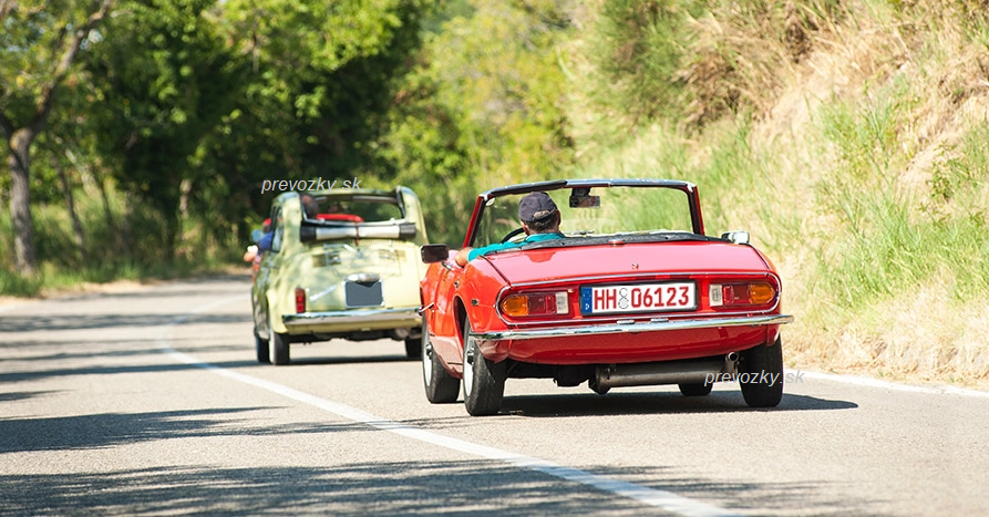 Červené auto